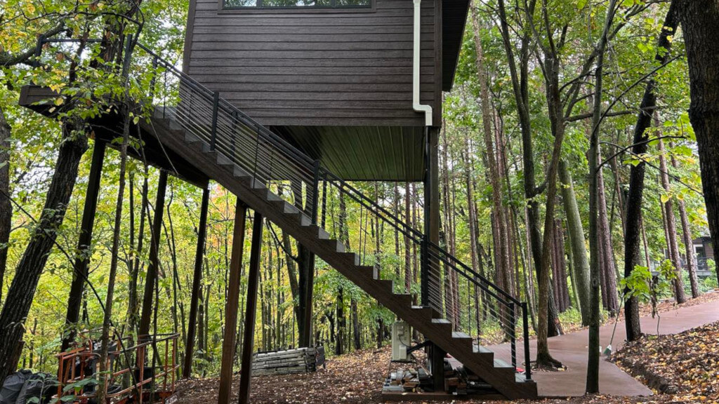 treehouse side view